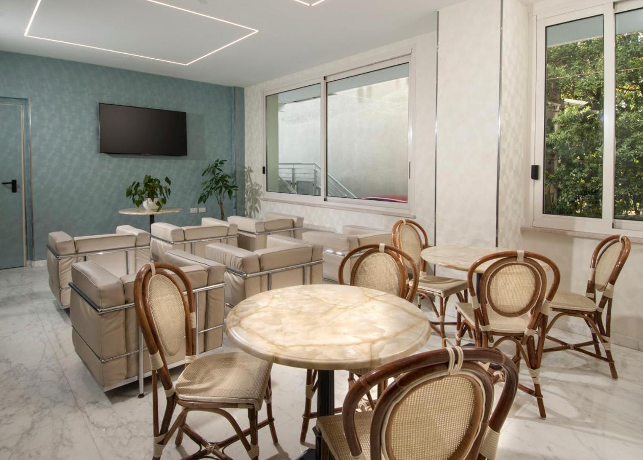 Hotel Prestige カットーリカ エクステリア 写真