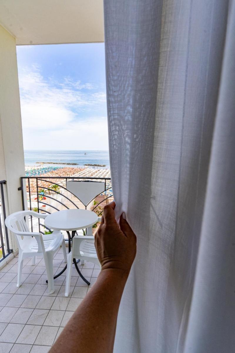 Hotel Prestige カットーリカ エクステリア 写真