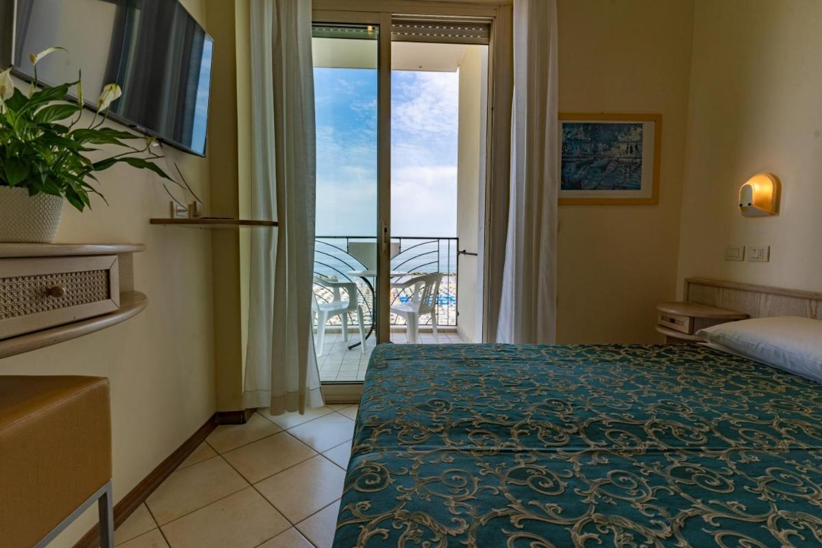 Hotel Prestige カットーリカ エクステリア 写真