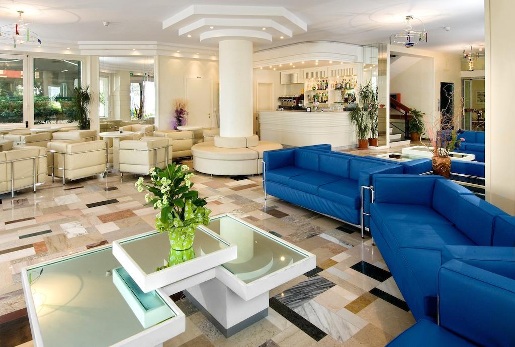 Hotel Prestige カットーリカ エクステリア 写真