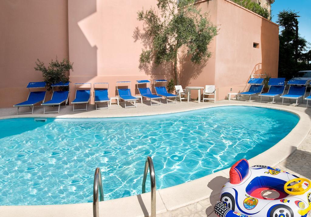 Hotel Prestige カットーリカ エクステリア 写真