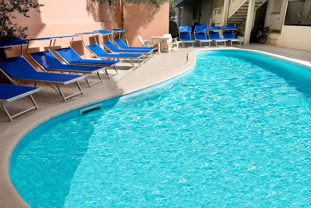 Hotel Prestige カットーリカ エクステリア 写真